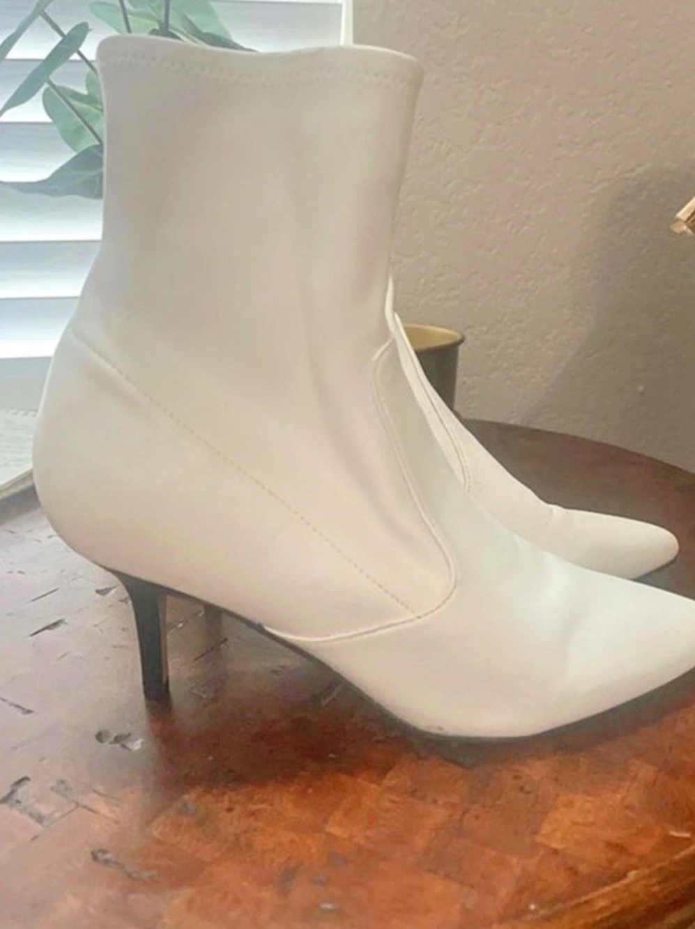 Marc Fisher Pointed Toe Heeled Ankle Boots in White Size 8